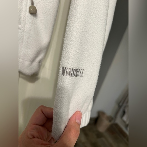 North Face Women’s Windwall Cream and Taupe Jacket - Picture 3 of 10